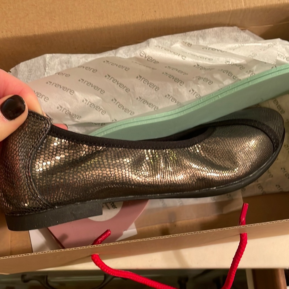 Revere size 5 golden sheen, black Nairobi style shoes